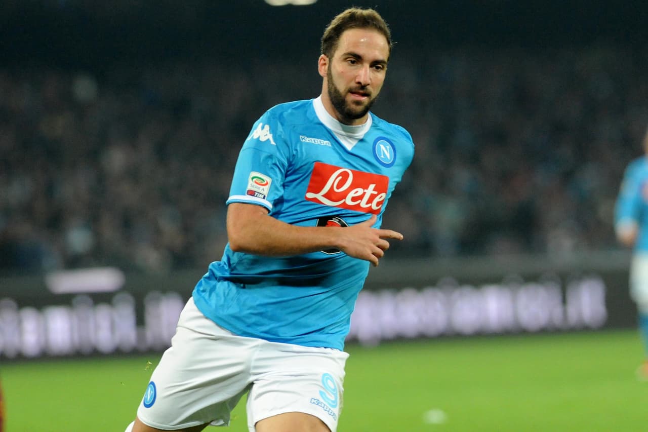 La última temporada de Gonzalo Higuaín en el S.S.C. Napoli no solo fue la mejor para su producción goleadora, sino que coincidió con la presencia de Maurizzio Sarri en el banquillo técnico.