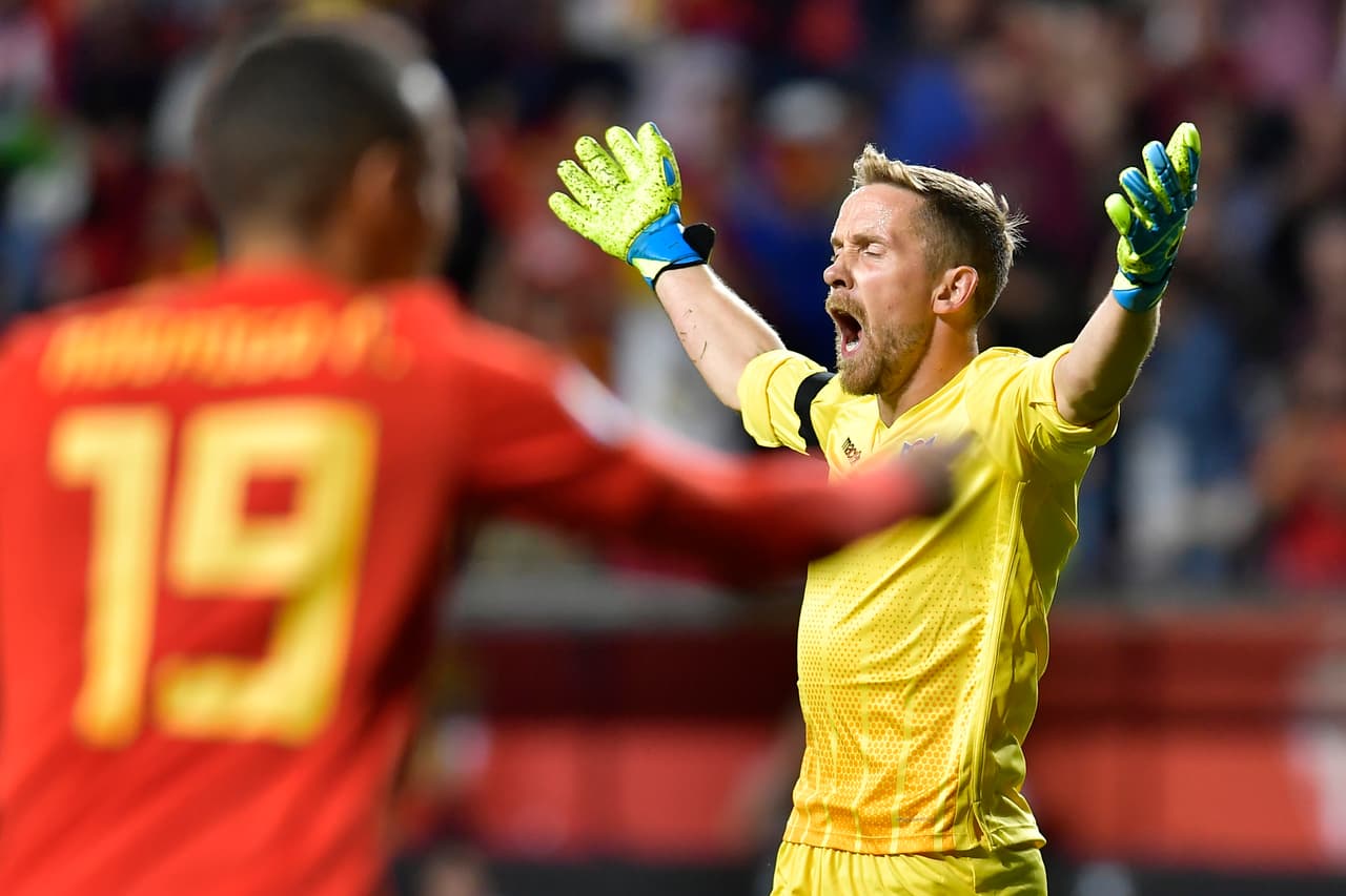 España golea 4-0 a Islas Feroe