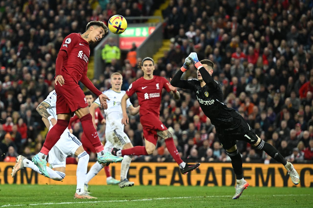 Leeds sorprendió al Liverpool y le saca los tres puntos en Anfield.