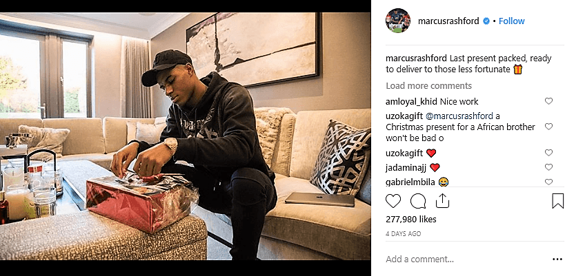El joven delantero del Manchester United Marcus Rashford preparádose para una misión muy loable.