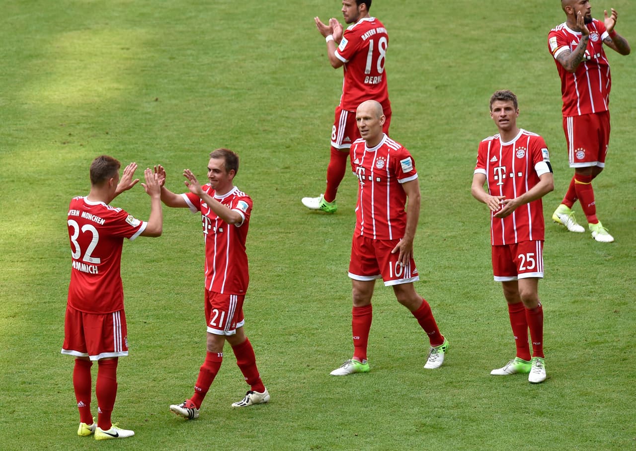 A Lahm se le notó conmovido en el momento de su salida de la cancha. Sin embargo, seguiría vinculado con Bayern Munich.