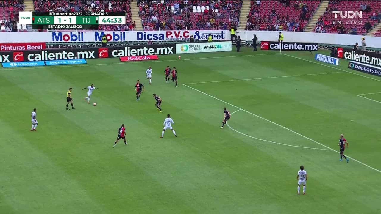 ¡GOL!  anota para Club Tijuana. Renato Ibarra