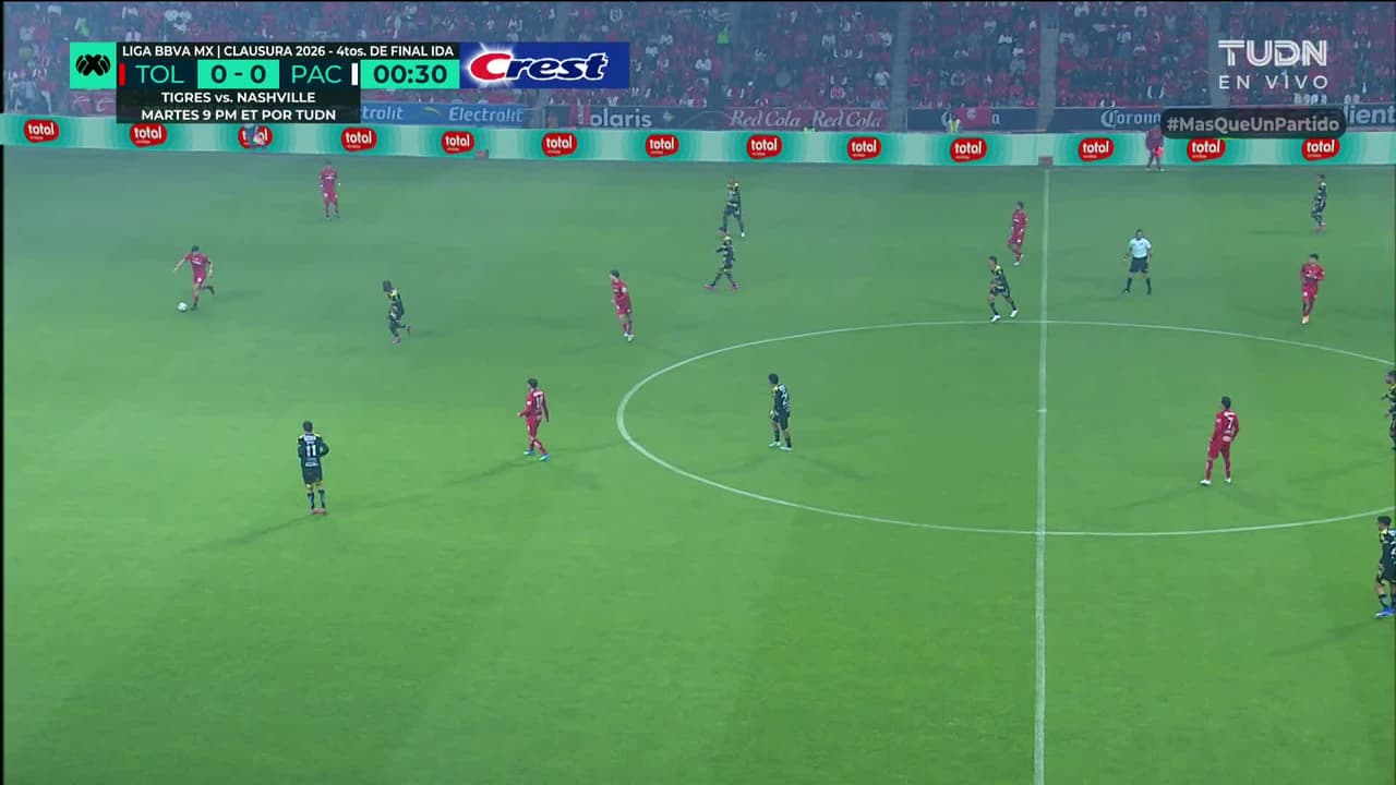 Arranca el partido y la pelota está en juego.