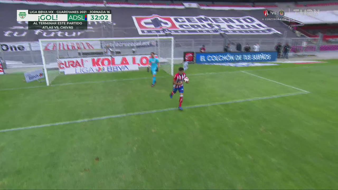 ¡Cruz Azul regala un penalti y Nico Ibáñez recorta para el 2-1!