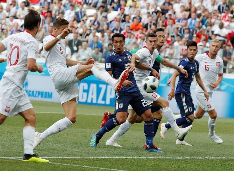 Y con gran técnica del jugador del Southampton de la Premier League conectó de volea el esférico, sólido y con una educada pierna derecha.