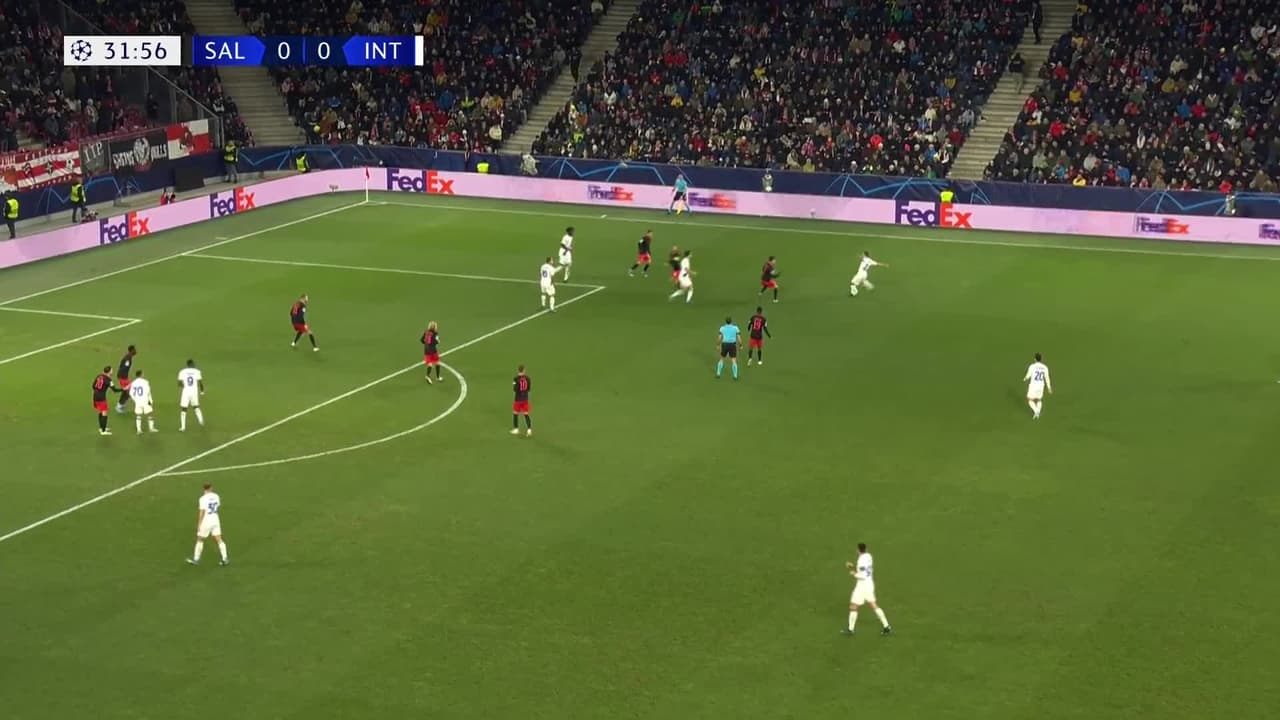 ¡TIRO ATAJADO! disparo por Yann Bisseck.