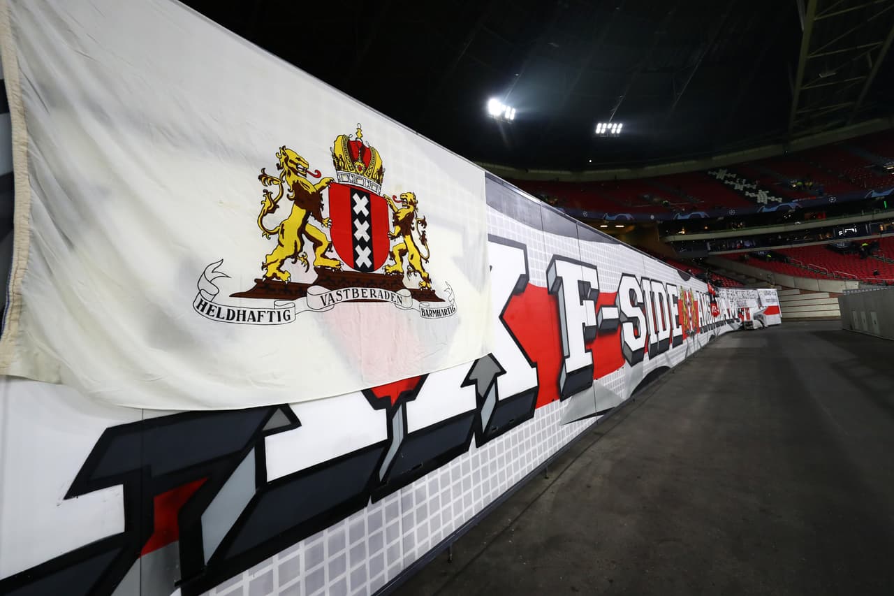 La casa del Ajax, el Johan Cruyff Arena en Amsterdam, se viste de alegría para el partido contra Real Madrid en la ida de los Octavos de final de la Champions League, donde Andre Rieu hizo una presentación especial en la previa.