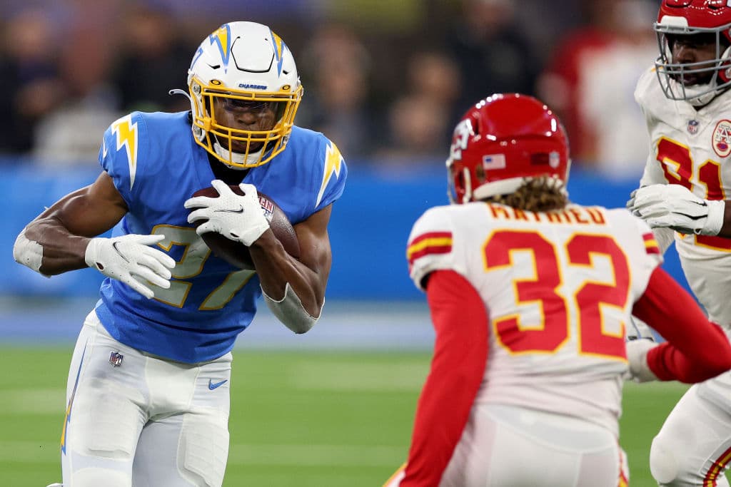 Los Angeles Chargers no saben aprovechar la localía y caen 34-28 frente a los Kansas City Chiefs.