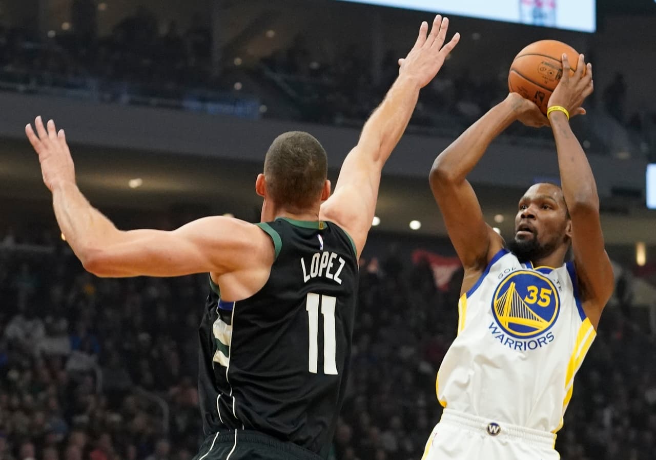 <b>2) Kevin Durant (Golden State Warriors)</b>. El delantero de los Warriors ha tenido que echarse al equipo al hombro tras las lesiones, eso le permite anotar 28.8 puntos por partido.