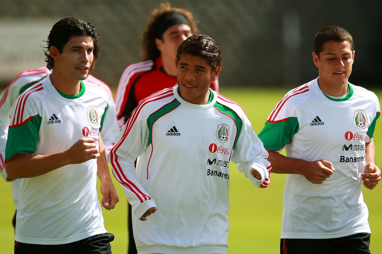 Tras su salto en el Barcelona, Aguirre lo volvió a citar para los juegos amistosos de marzo de 2010 ante Nueva Zelanda y Corea del Norte.