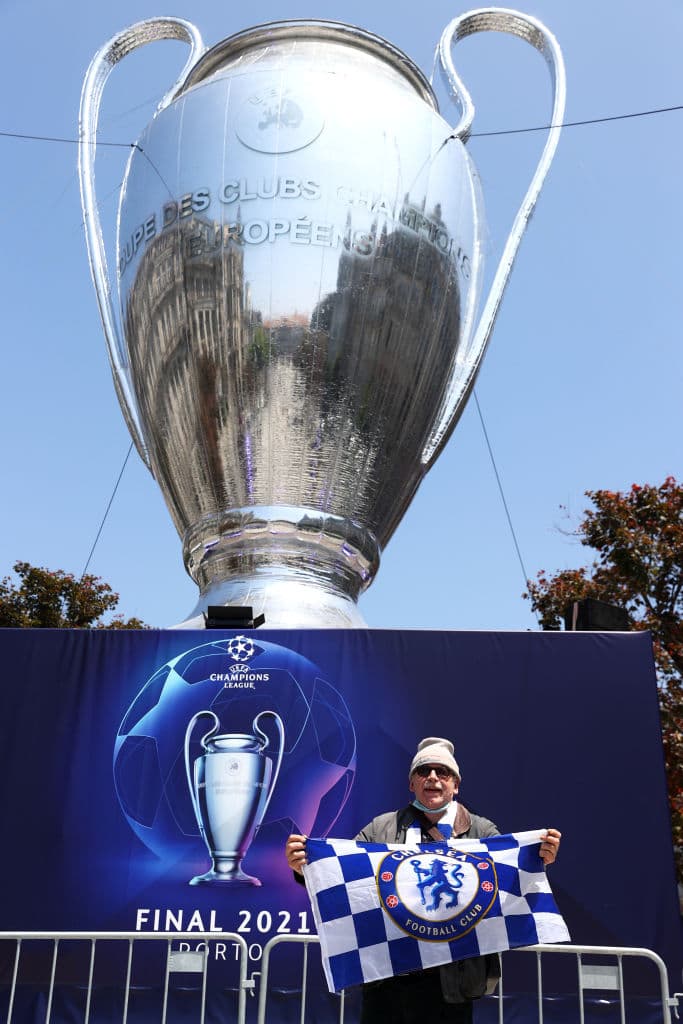 A horas del pitazo inicial de la gran final de la UEFA Champions League, aficionados del Chelsea y del Manchester City llegan al Fan Fest de Porto para comenzar con el apoyo a sus clubes.