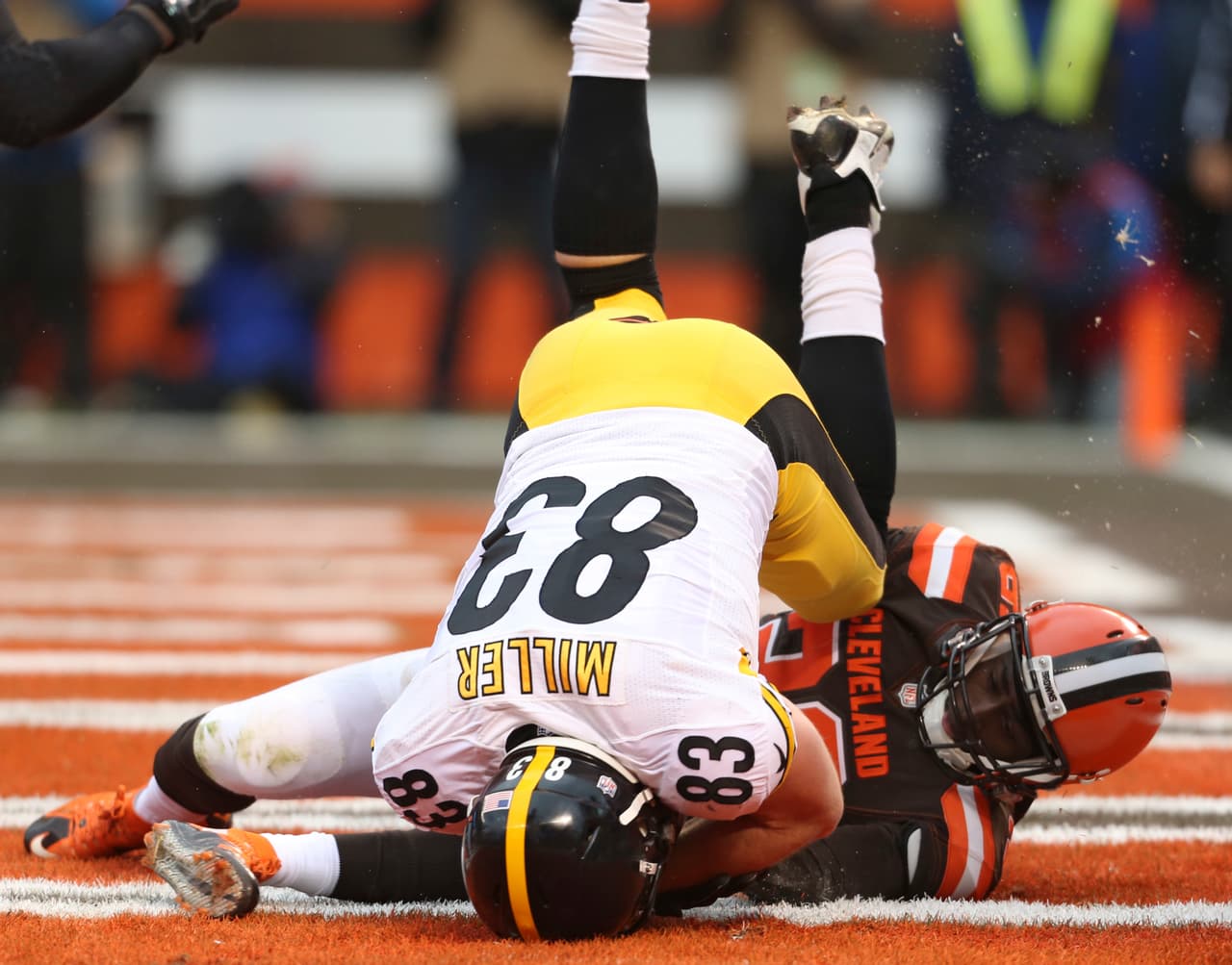 Los Pittsburgh Steelers vencieron 28-12 a Cleveland Browns para amarrar un boleto a los playoffs de comodín en la Conferencia Americana.