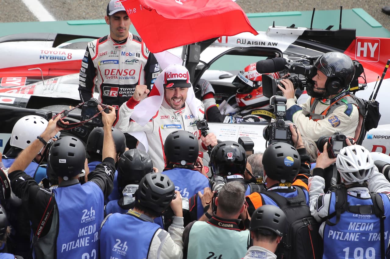 El español Fernando Alonso, que ganó de nuevo a bordo del Toyota TS050 Hybrid las 24 Horas de Le Mans, capturó en el circuito de La Sarthe el cuarto título mundial de su carrera deportiva.