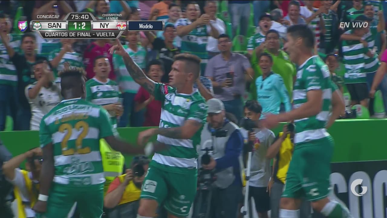 Brian Lozano anota el empate de Santos que le daría el pase