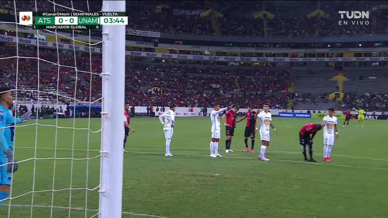 ¡TIRO ATAJADO! disparo por Ánderson Santamaría.