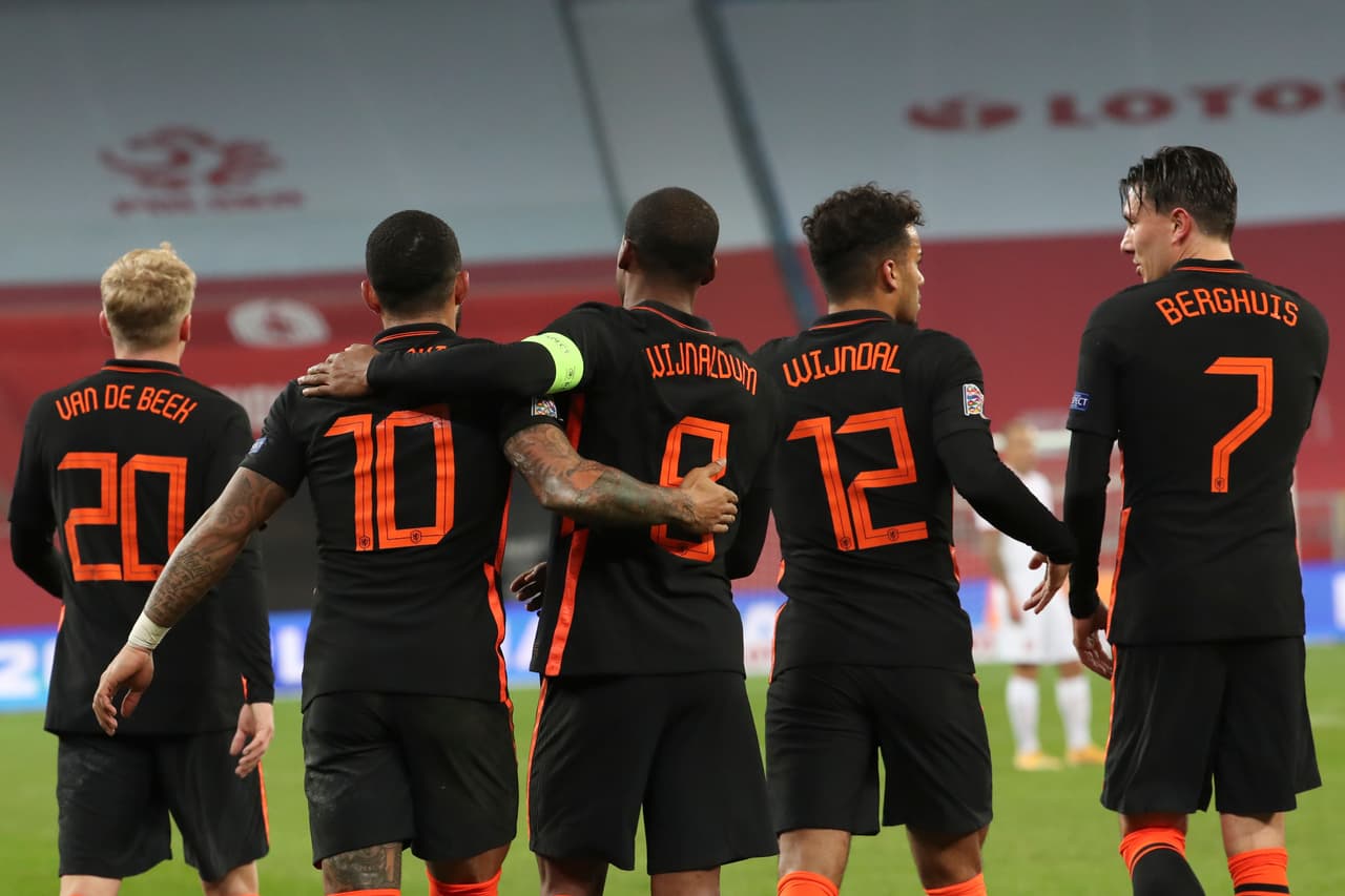 Los neerlandeses le dieron vuelta al partido sobre la recta final; ambos concluyen su participación en la justa europea. | Jozwiak (5’) abrió el marcador para Polonia. Depay (77’) igualó y Wijnaldum (84’) dio vuelta al marcador. Neerlandeses y polacos se despiden de la justa tras conseguir 11 y 7 unidades, respectivamente.