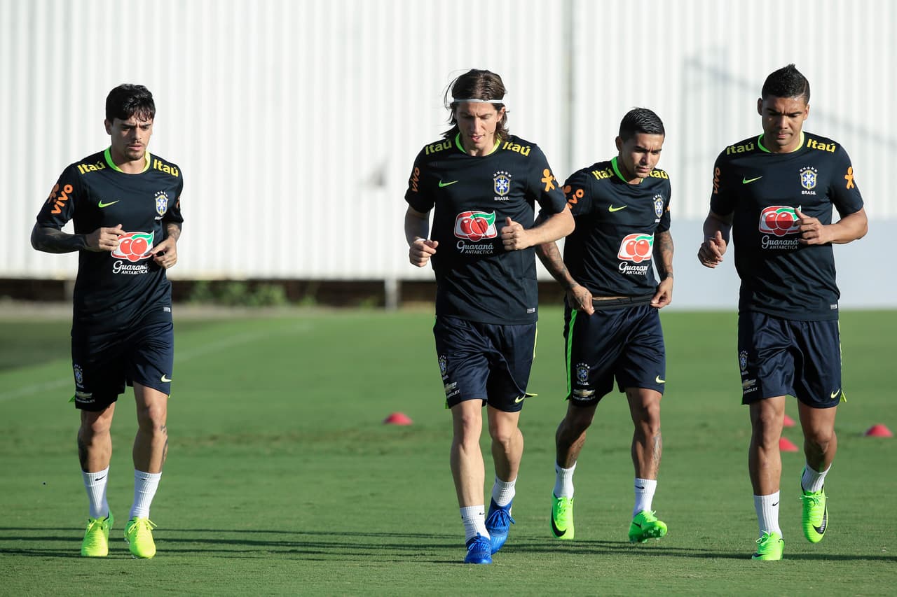 Filipe Luis (Atlético de Madrid) y Casemiro (Real Madrid C.F.) - El equipo de Brasil casi está completo, en su primer entrenamiento el gran ausente fue Neymar. Ante Uruguay jugarán el jueves y el martes lo harán contra Paraguay, dos partidos complicados para mantener el liderato en Conmebol.