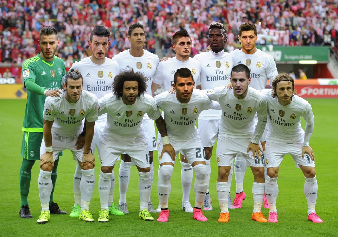 La prensa deportiva en España especula con una renovación profunda en la plantilla del Real Madrid para la siguiente temporada 2016/17 donde habría hasta diez bajas en el equipo, cinco de ellas de figuras muy importantes del club que darían pie a un nuevo proyecto de 'Galácticos' que se viene planeando desde hace años donde llegarían al menos tres cracks de elite mundial del fútbol en la actualidad. Aquí te diremos de quiénes se trata.