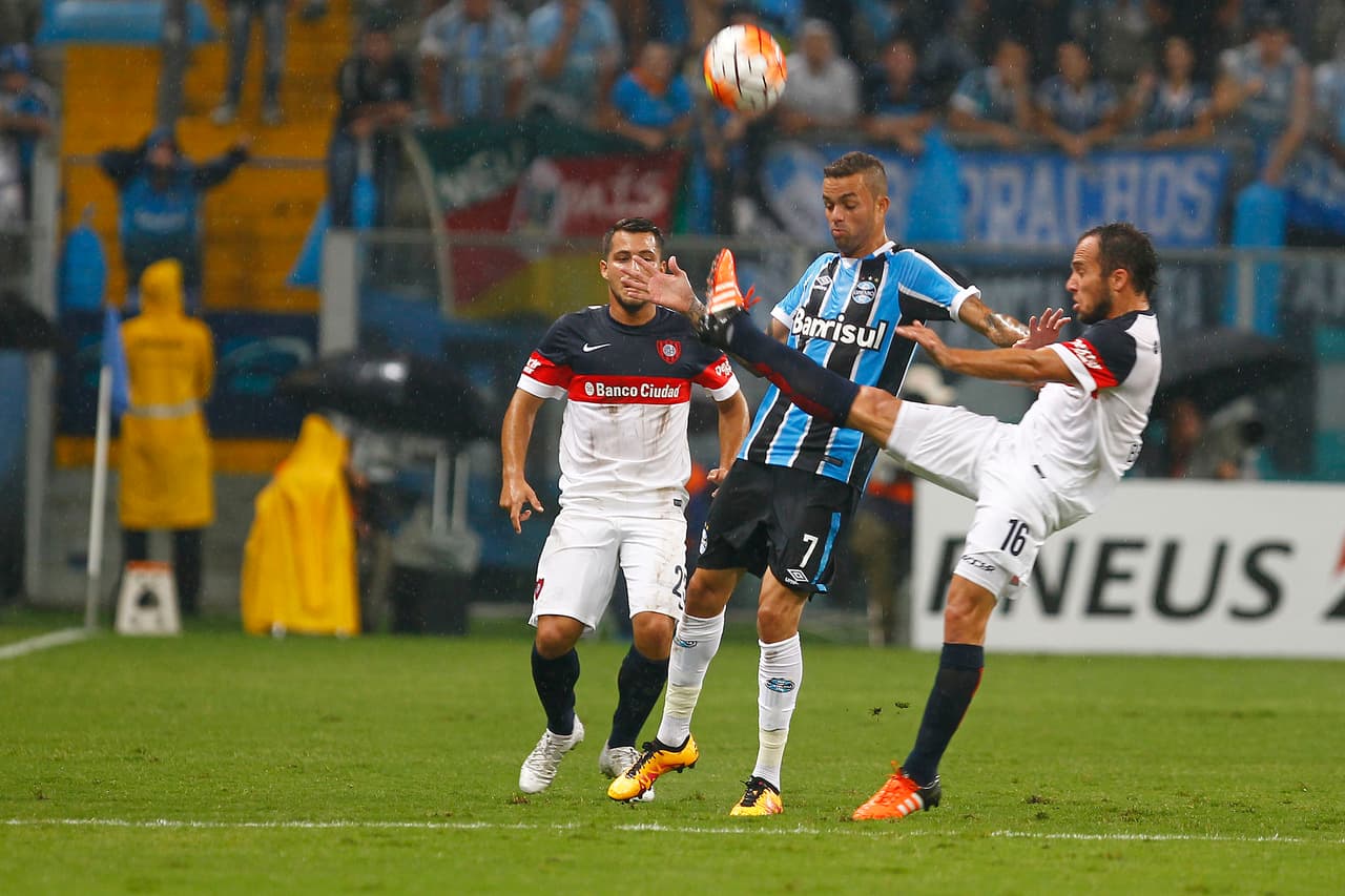 Fernando Beluschi nunca fue del agrado de Tomás Boy, quien incluso lo mandó con el equipo Sub 20 del Cruz Azul. Es jugador de San Lorenzo
<b> </b>de Almagro y ya levantó una Supercopa Argentina.