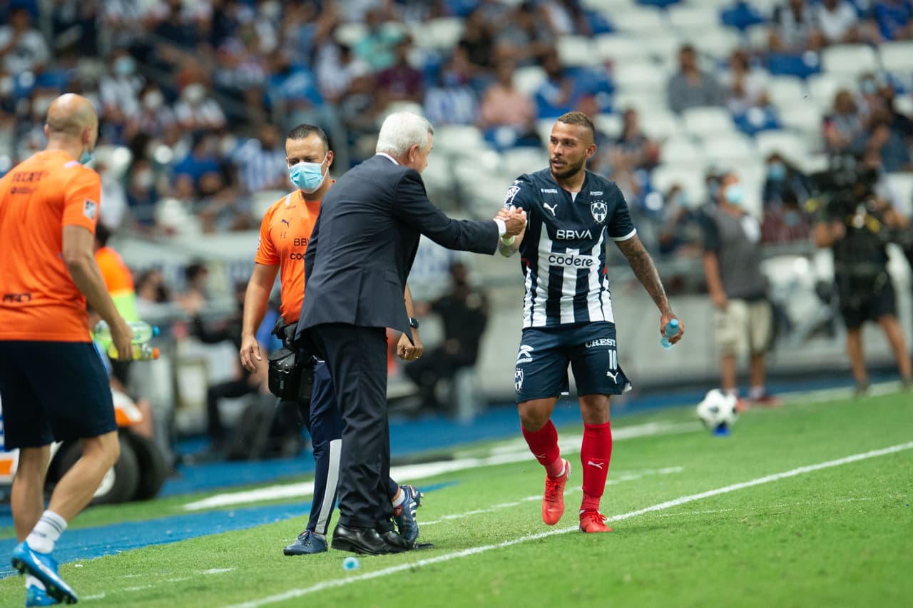 Con doblete del colombiano Duvan Vergara, Rayados de Monterrey consiguió su primer triunfo del Grita México A21 a costa de los endebles Pumas.
