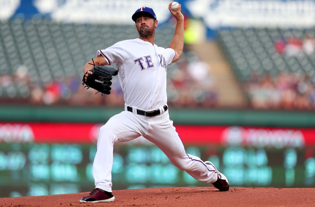 El veterano abridor (LHP) Cole Hamels: de los Rangers a los Chicago Cubs. Texas recibe a los pitchers Eddie Butler y Rollie Lacy.