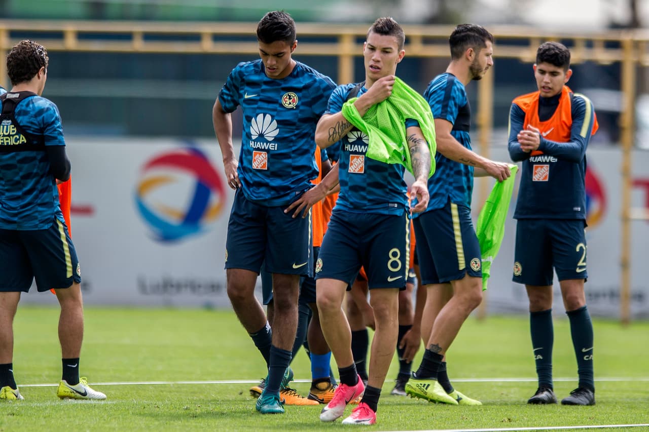 El otro colombiano, Mateus Uribe, volvió a las prácticas a la espera de estar con lo necesario para ratificar por qué fue contratado.