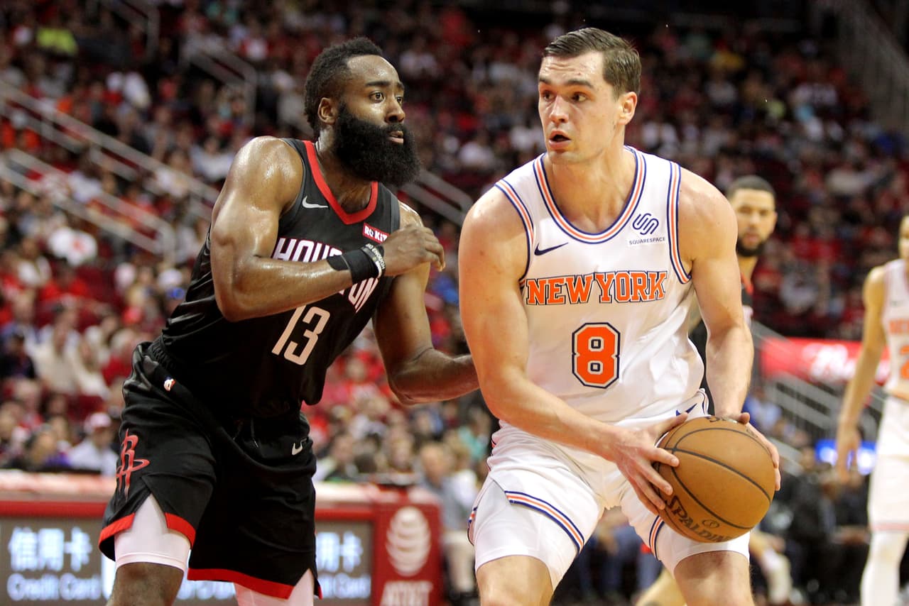 Knicks 96-120 Rockets: buena paliza metió Houston en casa ante un débil equipo de Nueva York. james Harden, que nos tenía acostumbrados a noches de más de 30 puntos, esta vez solo llegó a 26, acompañados por ocho asistencias y ocho rebotes. The Beard sigue afilándose las garras para los playoffs.