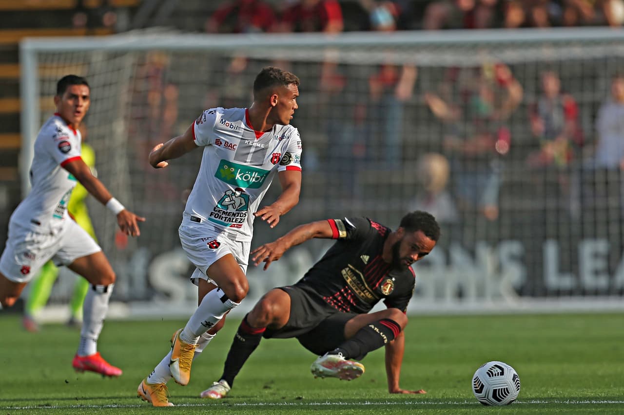 Atlanta United logra vencer por la mínima al Alajuelense, gracias a una anotación del mexicano Jurgen Damm en el minuto 90+1.