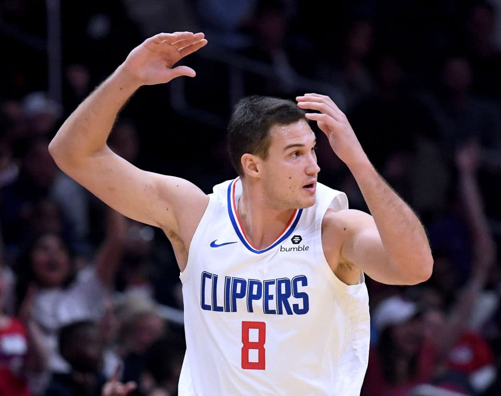 En una temporada de muchos cambios en el equipo 
<b>Danilo Gallinari</b> ha emergido como uno de los jugadores más importantes para los 
<b>LA Clippers</b>, el octavo clasificado de la Conferencia del Oeste. El delantero italiano, con sus 19.8 puntos por partido, está registrando su mejor promedio de por vida en una temporada. Su rival es Golden State.