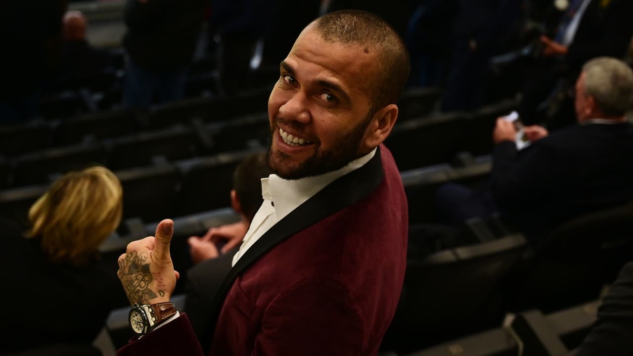 Dani Alves acepta oferta de Pumas y pronto se resolverá el traspaso