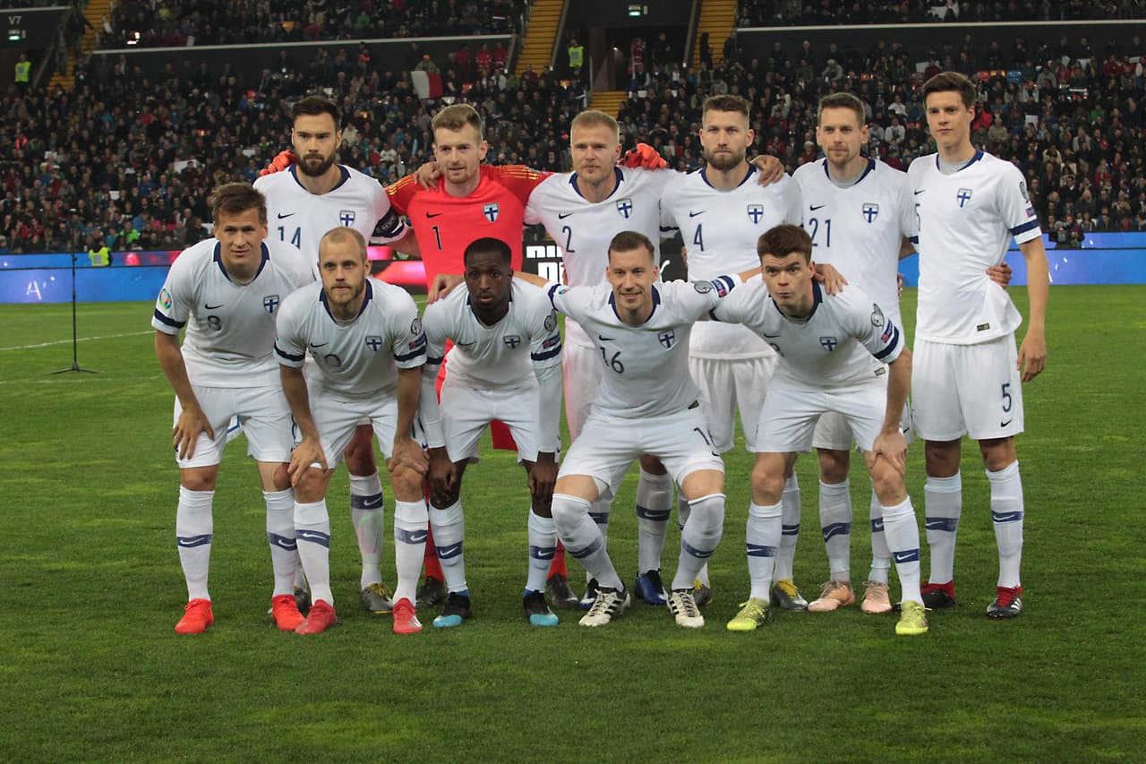 Finlandia, selección 59 en el Ránking FIFA, con este once inicial.