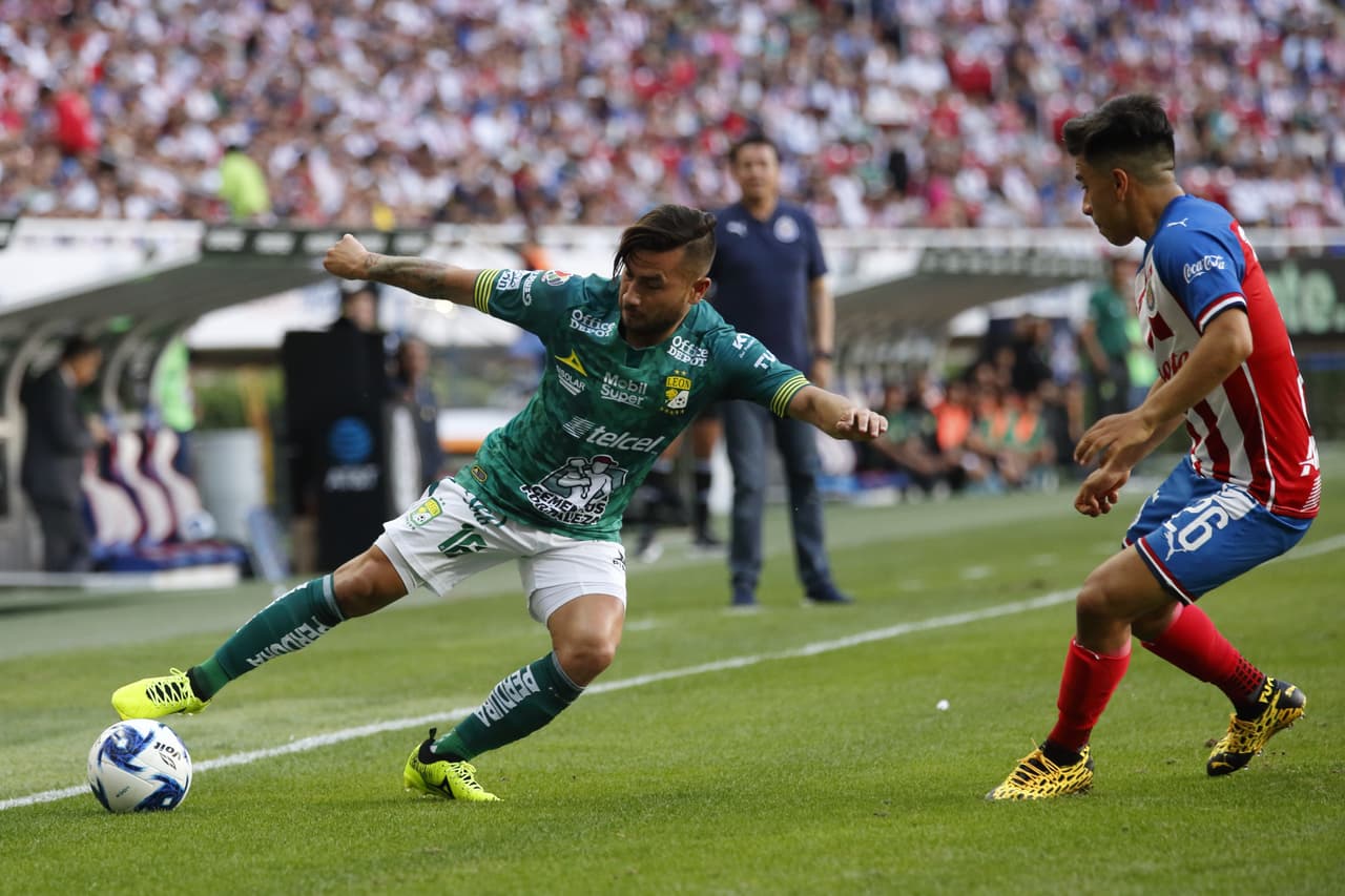 Chivas recupera el buen momento tras vencer con autoridad 2-0 a León y apunta al Clásico Tapatío ante Atlas.