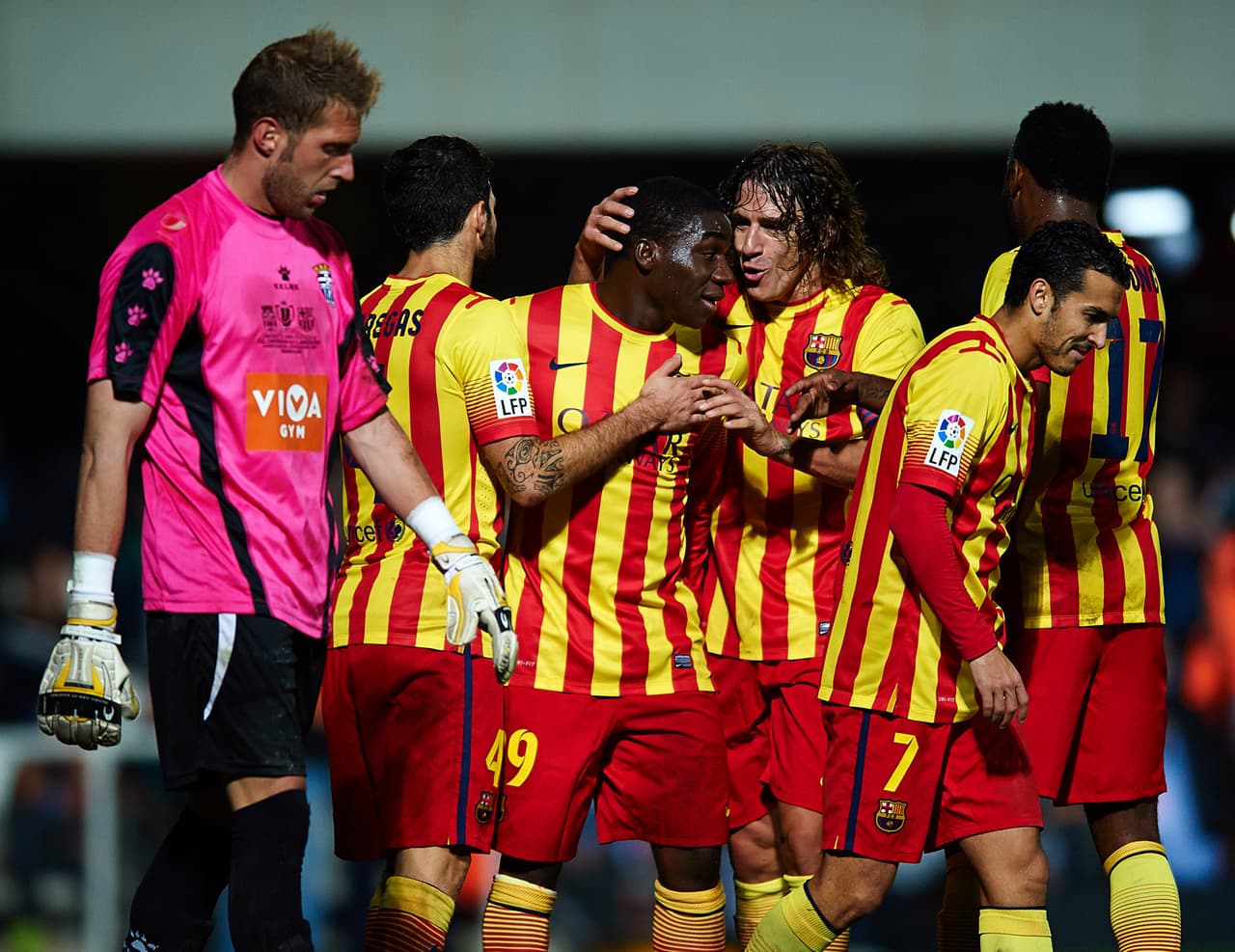 Jean Marie Dongou marcó gol en su primer partido con el Barcelona, fue en el triunfo por 4-1 sobre el Cartagena en la Copa del Rey, el 6 de diciembre de 2013.
