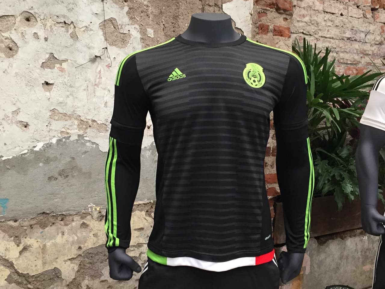 Esa fue la playera que vistió México en su debut en la Copa América 2015 en Chile cuando le sacó un empate a los locales en la inauguración con gran actuación de Vicente Matías Vuoso.