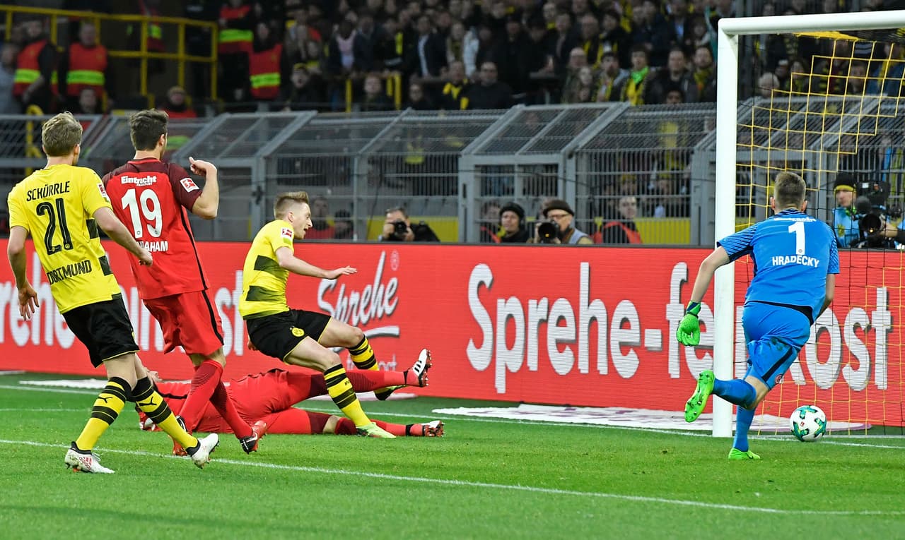 Ese impulso llevó al primer gol a su favor al minuto 12 del primer tiempo, en una jugada confusa en el área.