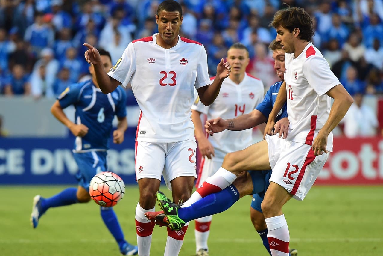 En el segundo juego del día El Salvador y Canadá empataron sin goles donde los delanteros se fueron enfadados por su mala suerte de cara al arco, en particular Cyle Larin quien hizo el oso volando el balón con la portería abierta.