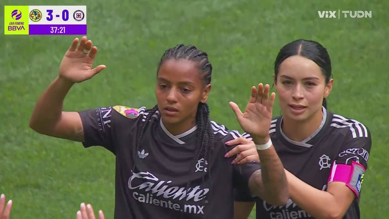 ¡El tercero sobre la Máquina! Geyse mete cabezazo al ángulo