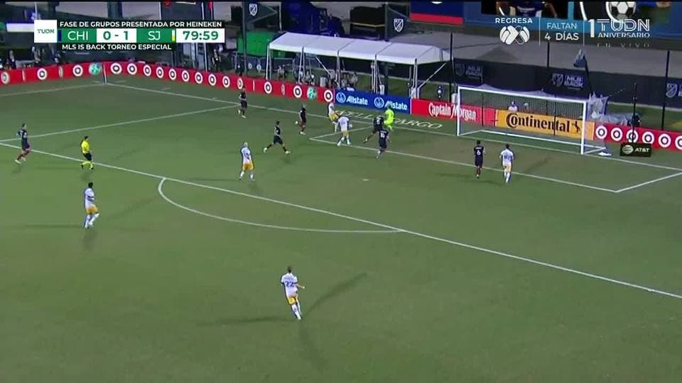 Tiro desviado de Shea Salinas