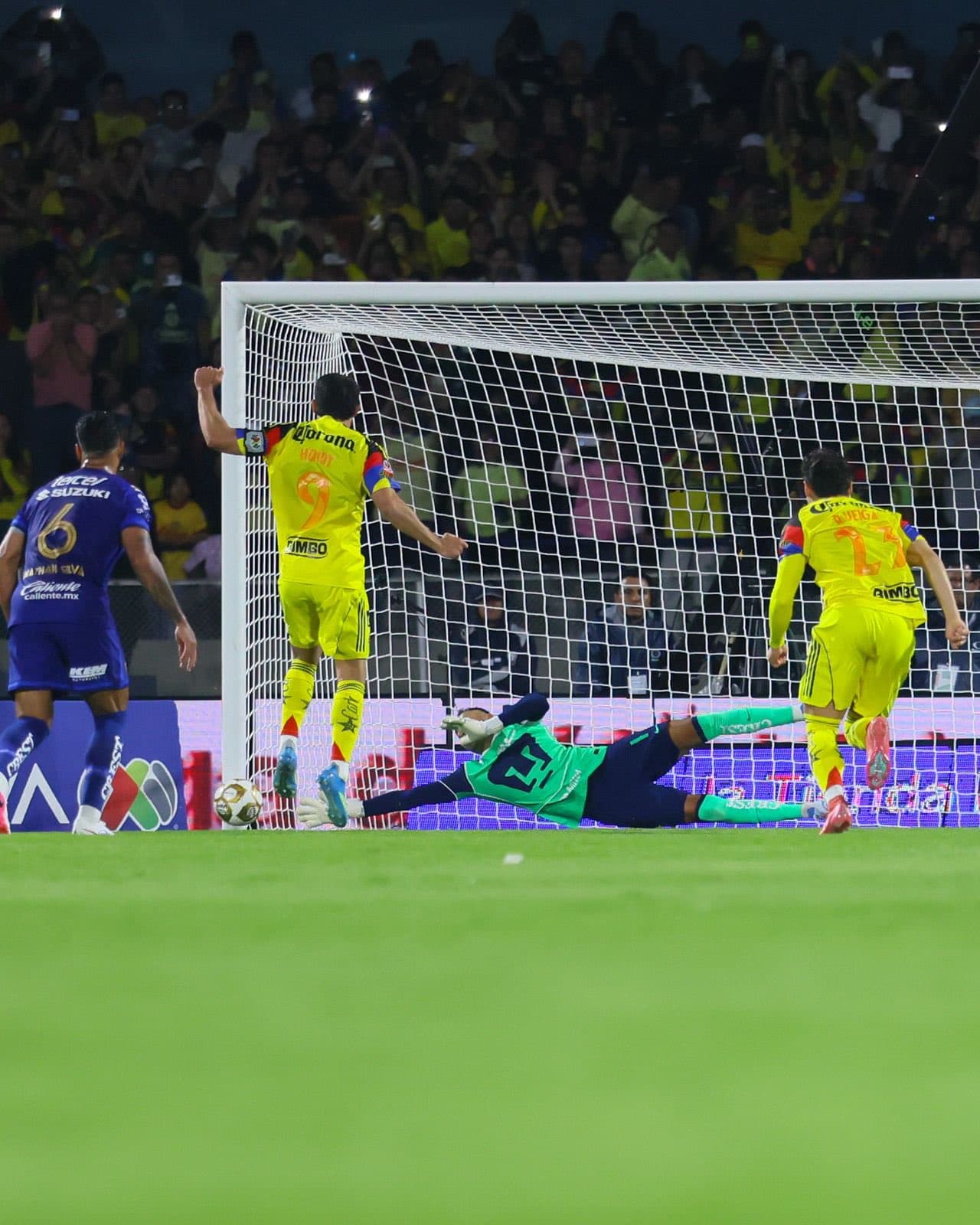 Henry Martín lamenta el haber fallado el penal y pide perdón a americanistas