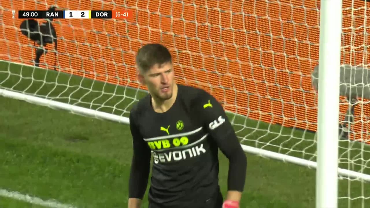 ¡TIRO ATAJADO! disparo por Alfredo Morelos.