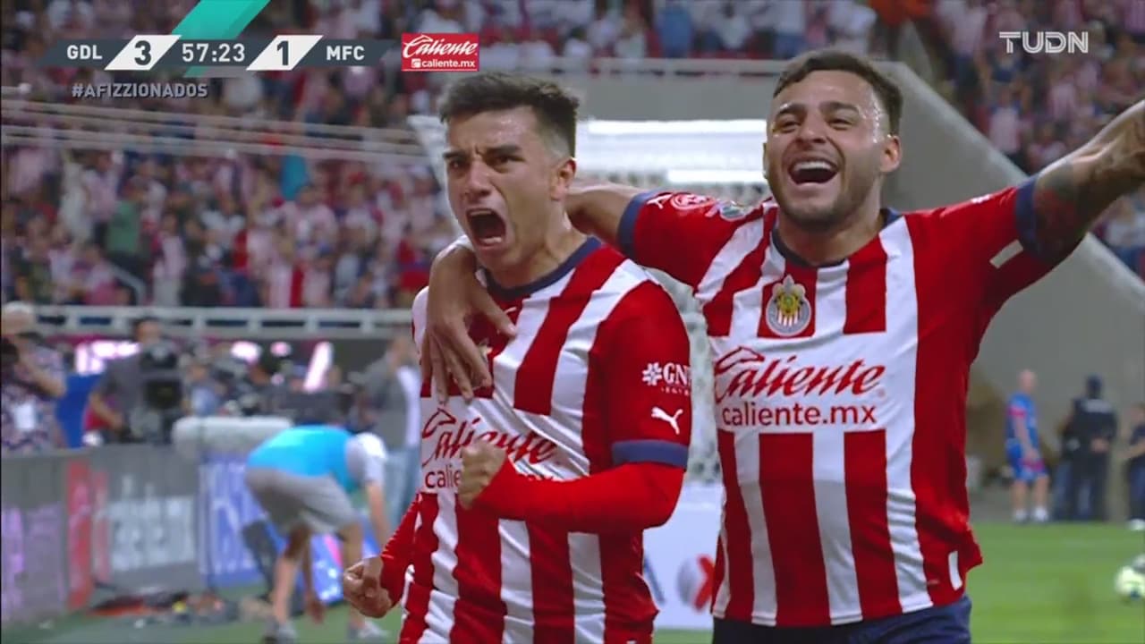 ¡Feliz día del niño anticipado! ‘Nene’ Beltrán marca el 3-1 de Chivas