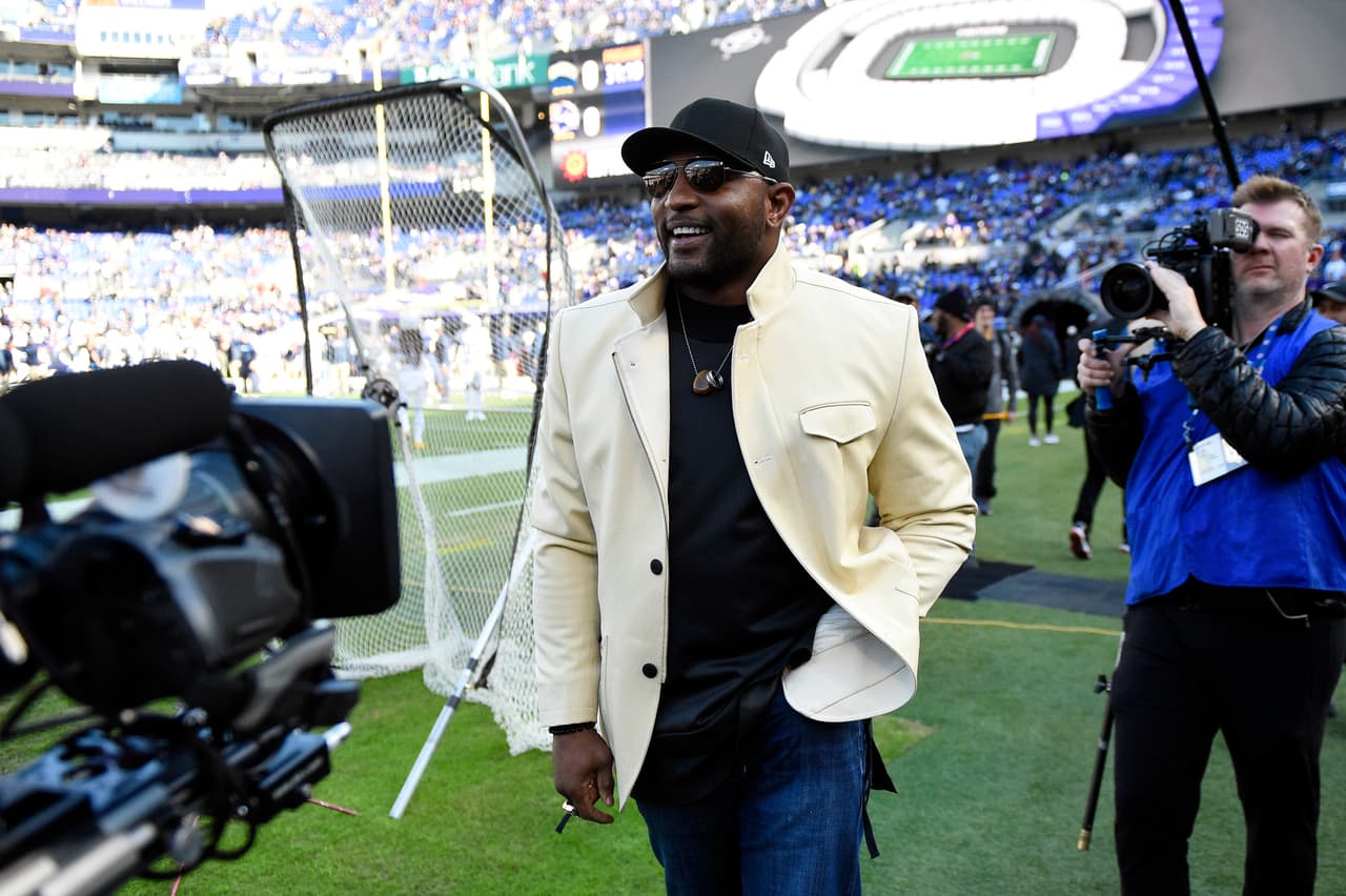 El legendario Ray Lewis presente en el partido de sus queridos Baltimore Ravens.