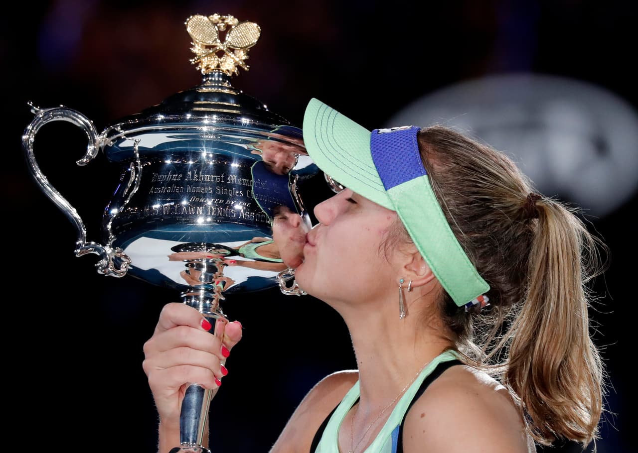 “Oficialmente, mi sueño se ha hecho realidad. Los sueños se hacen realidad. Así que, si tienen un sueño, vayan a por él y se hará realidad”, expresó la campeona más joven en Melbourne Park desde 2008.