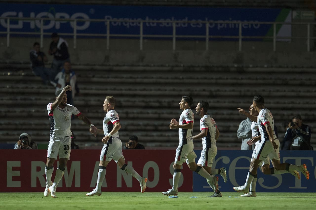 Richars corrió con la suerte de encontrarse justo frente al balón que Barovero rechazó tras un disparo de fuera del área.