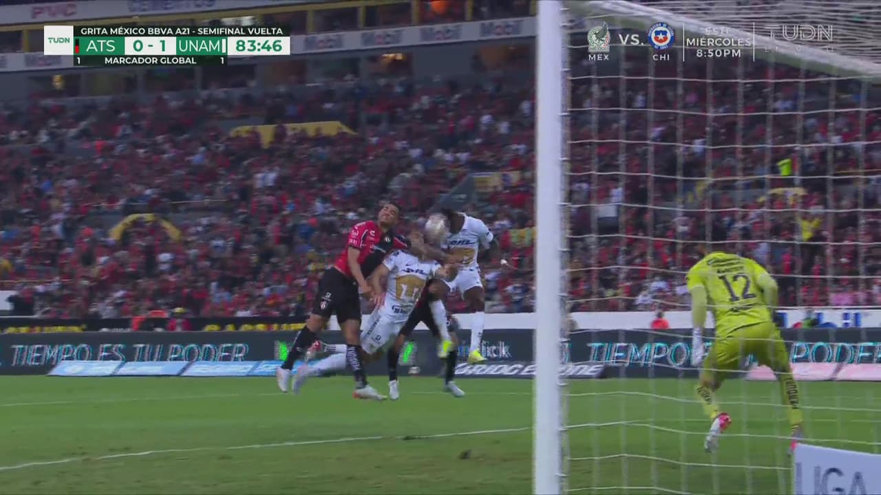 ¡Tremenda polémica! Dinenno sangra y no se marca penalti