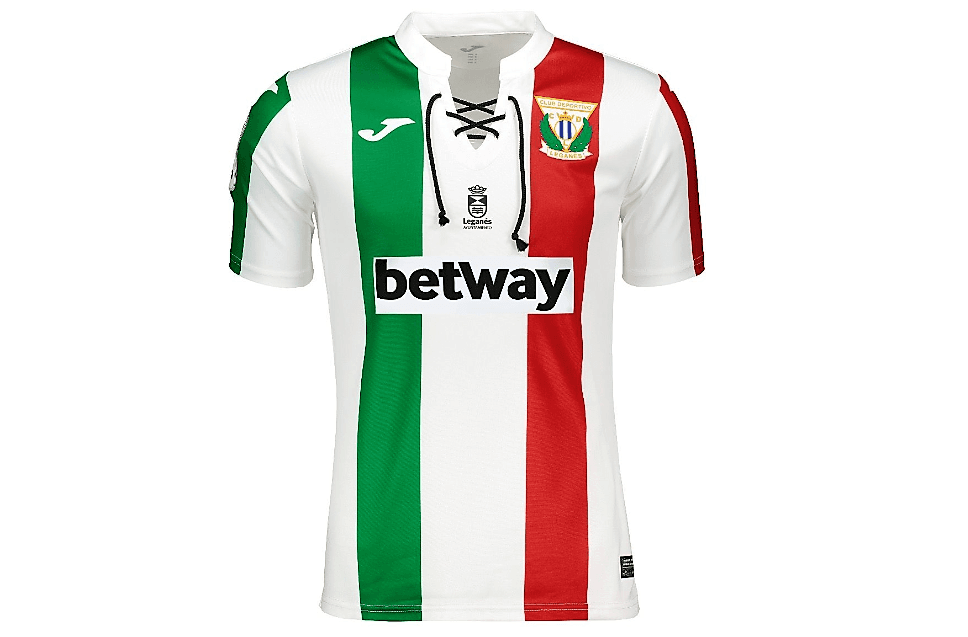 Carente de identidad, pues nos recuerda a Italia, México o a los dos, está el tercer uniforme del Club Deportivo Leganés de la Liga de España.