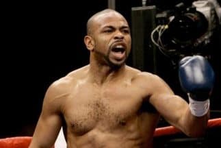 Roy Jones Jr. ganó en Letonia contra Courtney Fry
