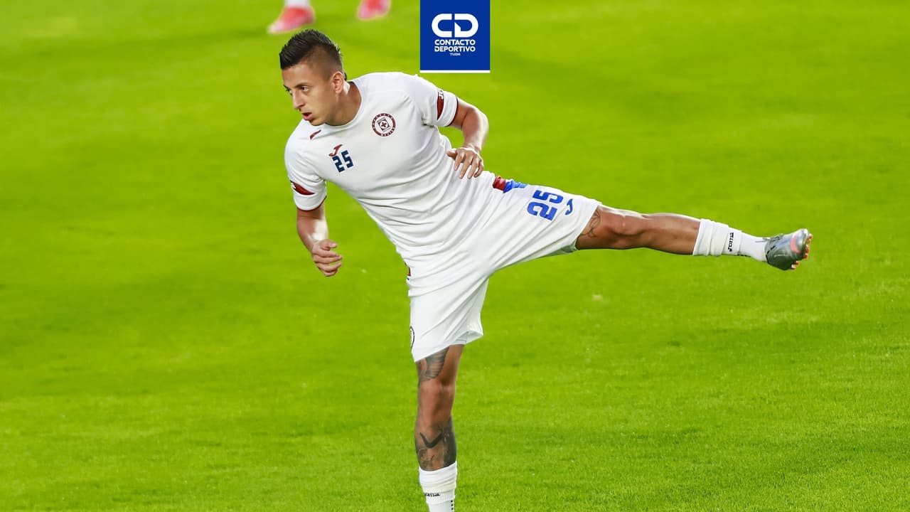 Roberto Alvarado regresa a la titularidad con Cruz Azul