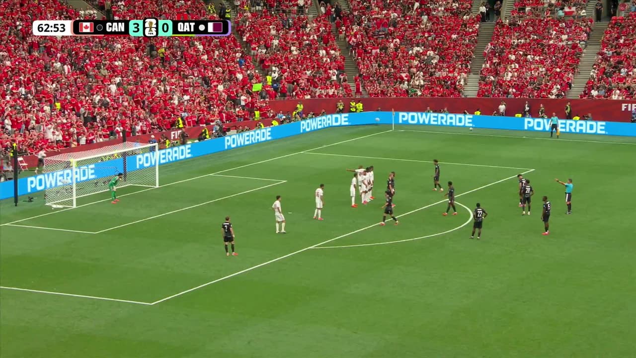 ¡GOL!  anota para Canadá. Nathan Saliba