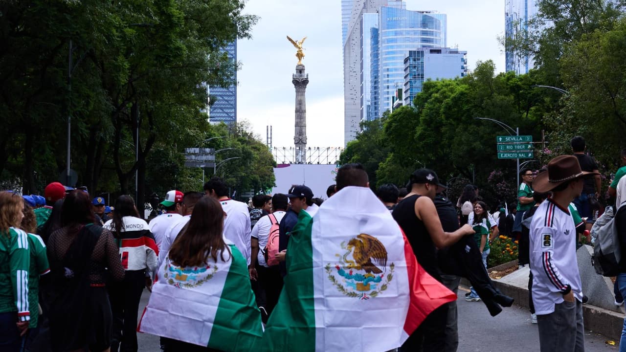 Claudia Sheinbaum confirma home office y día sin clases en escuelas por partido de México en el Mundial 2026